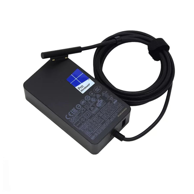 Chargeur Microsoft Surface 120W pour ordinateur portable, avec câble de connexion visible, noir et compact.