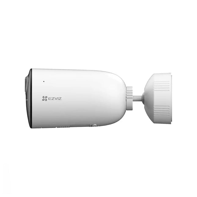 Caméra extérieure EZVIZ à batterie 2MP type bullet blanche, vue de face avec objectif et capteurs visibles.